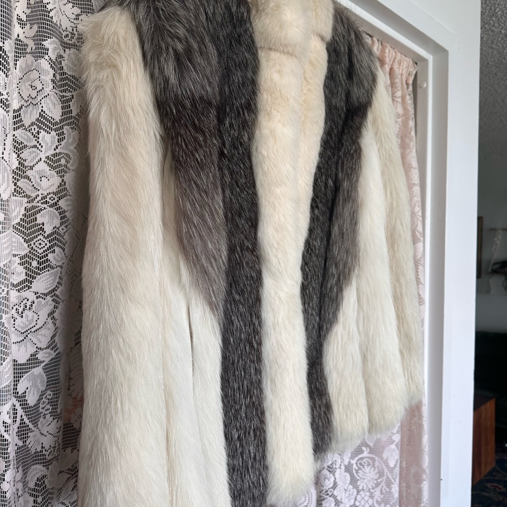 Elegant Silver Fox Fur Jacket in White and Gray